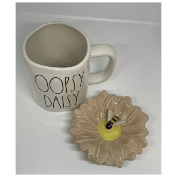 NEW Rae Dunn “OOPSY DAISY" With Daisy Flower Topper Mug 🐝 - Picture 8 of 8